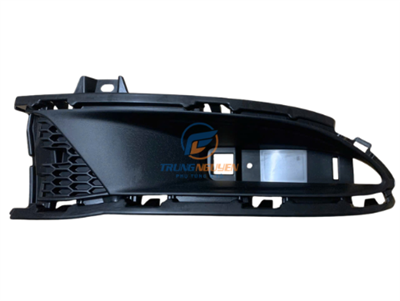 Ốp nhựa bắt đèn phản quang cản sau phải Mazda 2 - DHR950361C