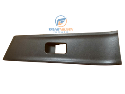 Ốp mặt công tắc bấm kính cửa trước phải Mazda BT-50 - UC2H66223,AV79-14529-EGWSA,AV79-202B04-EA